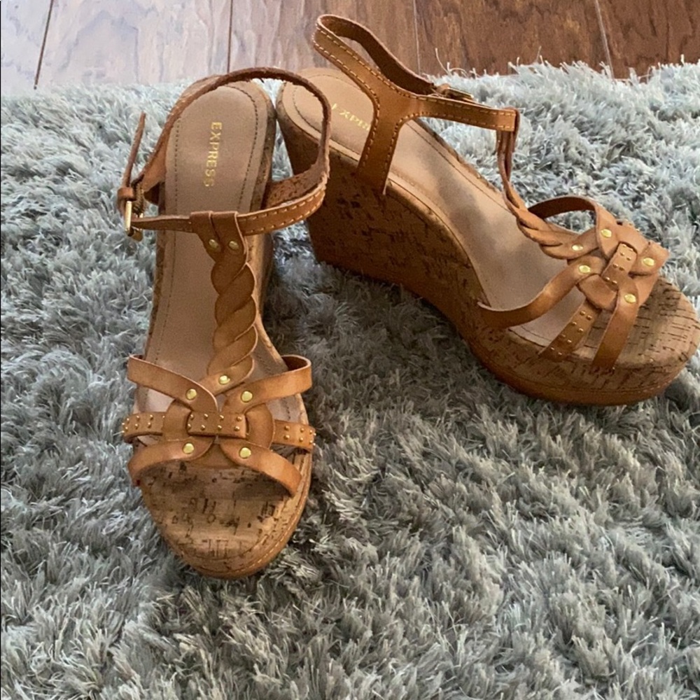 Brown express wedges